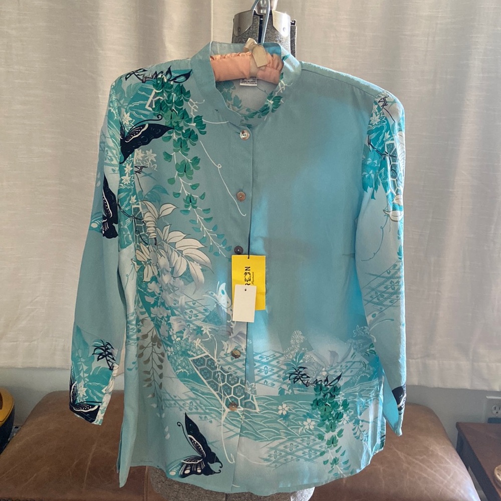 Citron Santa Monica 100% Silk Butterfly Blouse. New with tags. Size Small